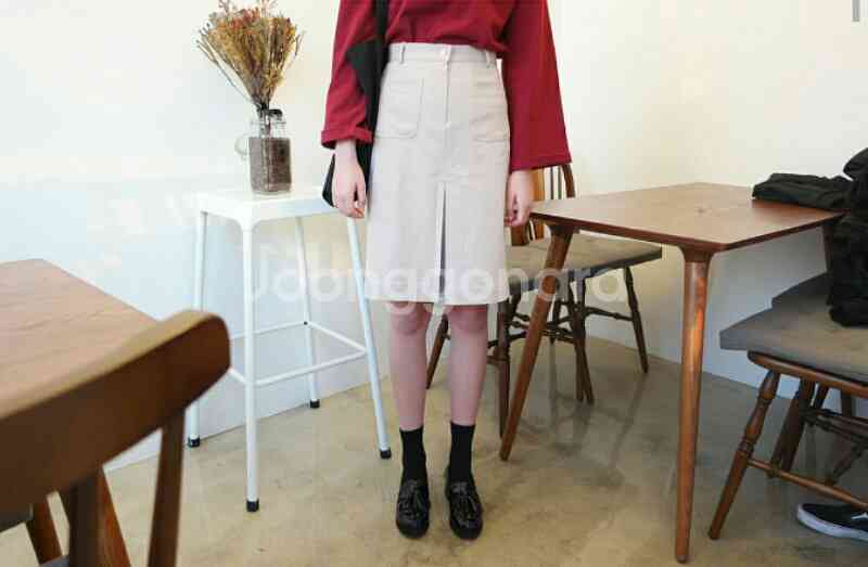 핑크 베이지 미디엄 트임 스커트 판매합니다.--0