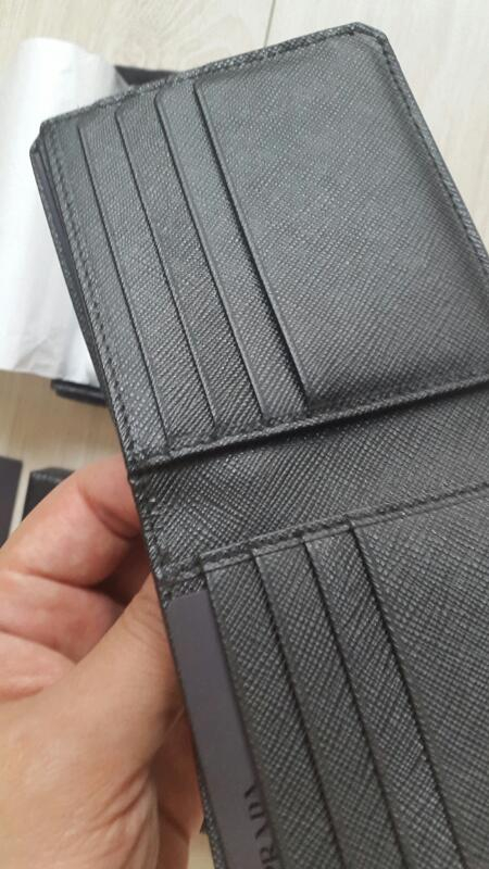 프라다 남성 반지갑 2M0513 사피아노 양각 컷 이미지