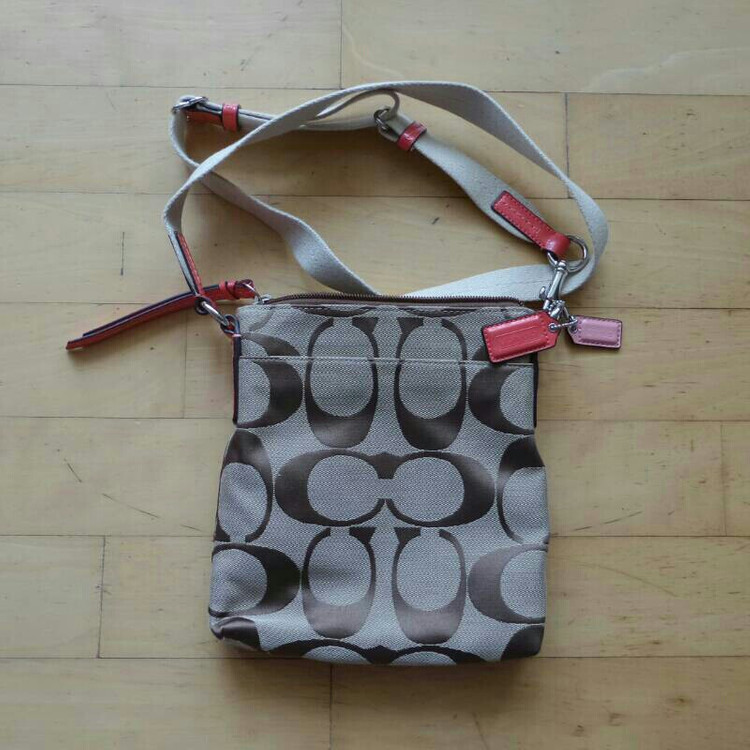 코치 크로스백 새상품 팝니다--1