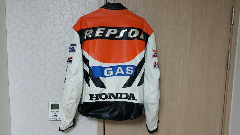 바이크 자켓 과 가죽조끼 이미지