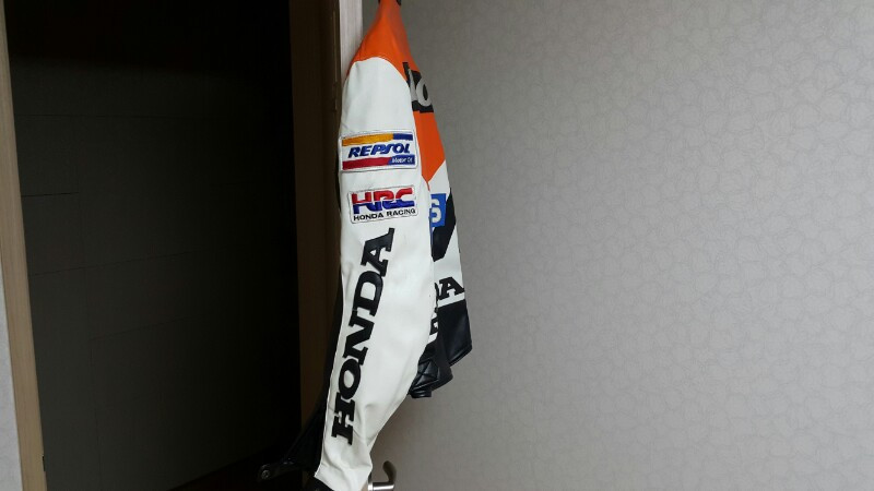 바이크 자켓 과 가죽조끼 이미지