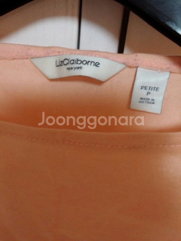 리즈 클레이본 살구색 보트넥 티셔츠--2