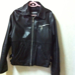 유럽에서 만든 소가죽 라이더 자켓