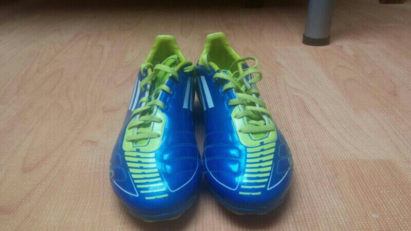 아디다스 축구화 이미지