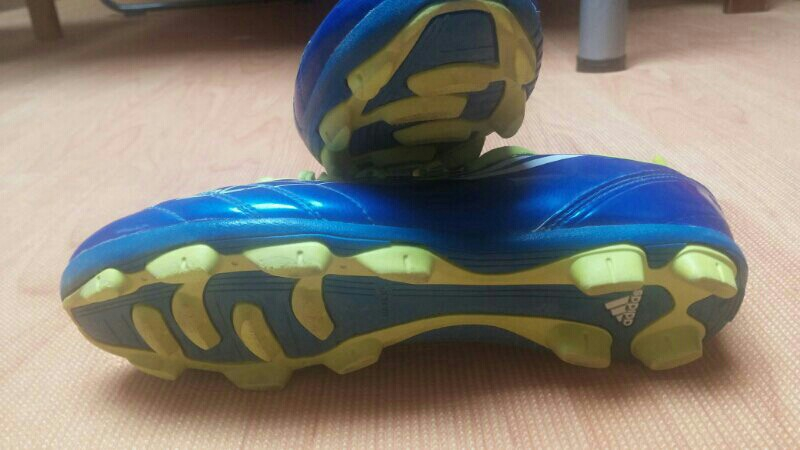 아디다스 축구화 이미지