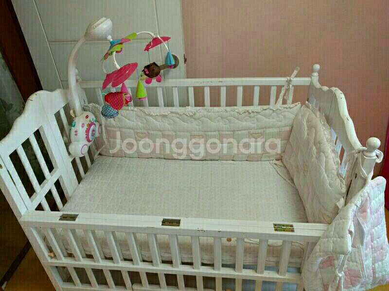 아기침대 ,모빌 , 보행기 ,범퍼,마마치젖병 26--0