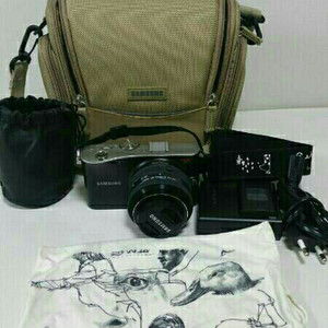 삼성 NX100 미러리스 카메라