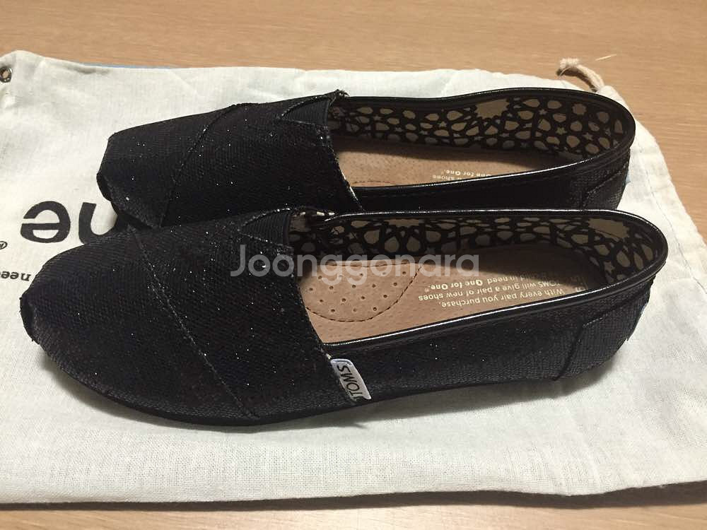 탐스 글리터 블랙 6.5 235mm TOMS--1