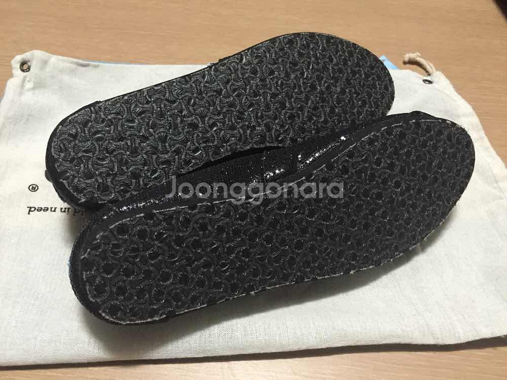 탐스 글리터 블랙 6.5 235mm TOMS--3