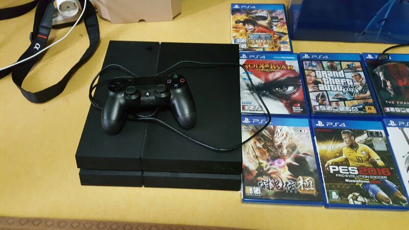 소니 ps4 1205a 500G 블랙팝니다--1