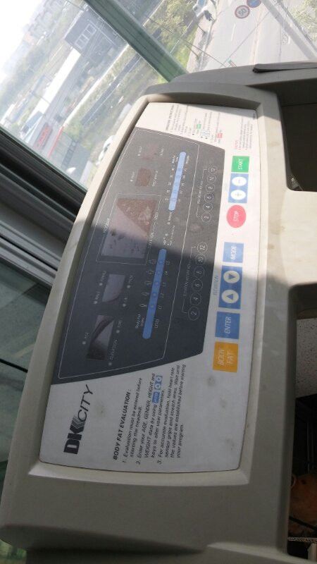 접이식 런닝머신 팝니다.--1