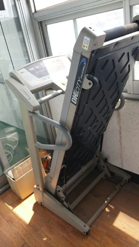 접이식 런닝머신 팝니다. 이미지
