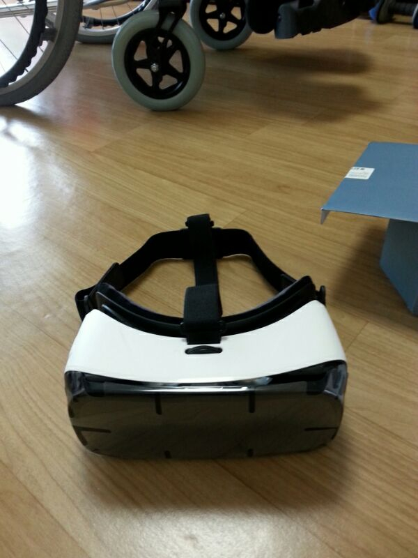 삼성 기어 VR 5만원에 팝니다.--4
