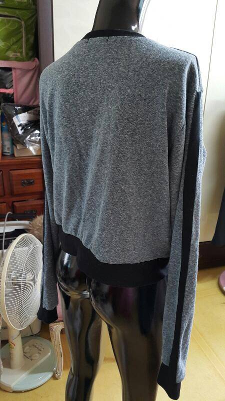 배색맨투맨티 이미지