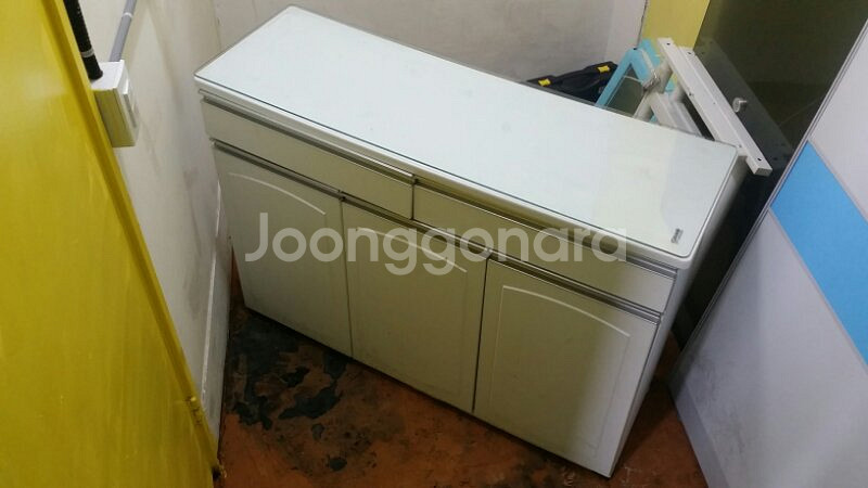 쓸만한 흰색 서랍장 무료로 드립니다.--0