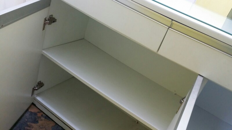 쓸만한 흰색 서랍장 무료로 드립니다.--2