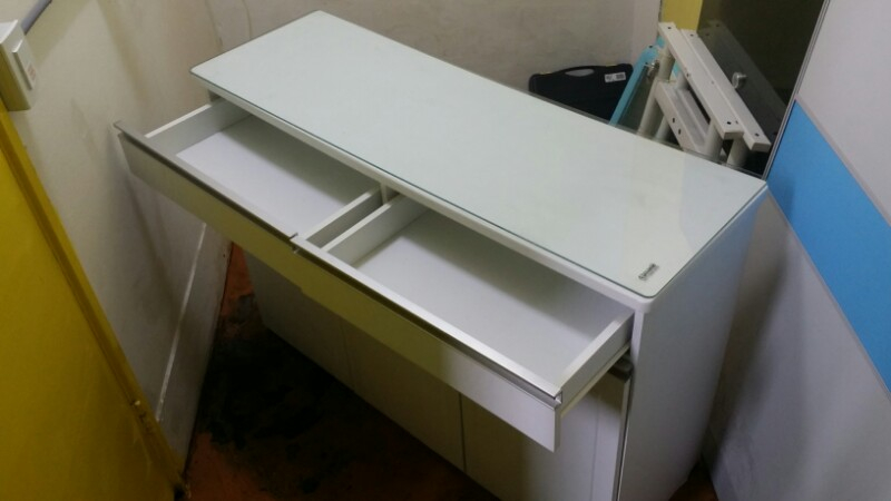 쓸만한 흰색 서랍장 무료로 드립니다.--4