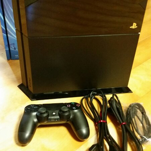 PS4 1105A 500g + 패드.  30만(일