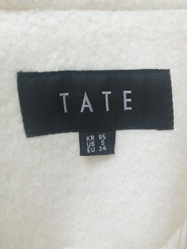 테이트 화이트코트 원가 25만원을 10 만원에--2