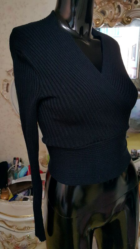 숏브이넥 이미지