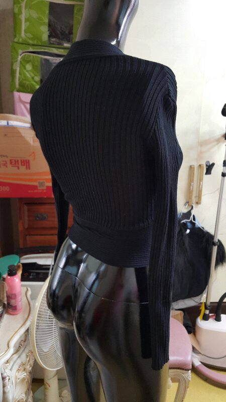 숏브이넥 이미지