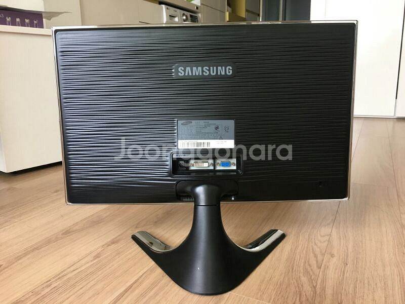 삼성 LCD/LED 20인치 와이드모니터 팝니다--1
