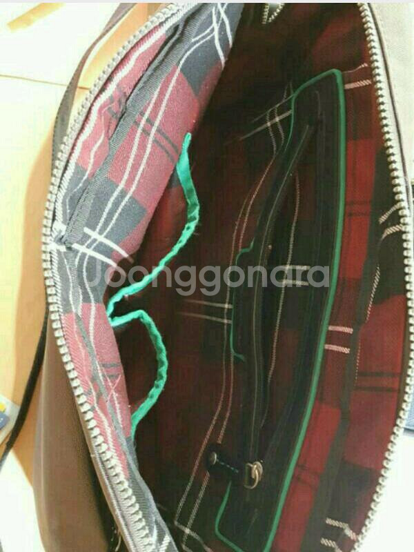 타미힐피거 크로스백--7