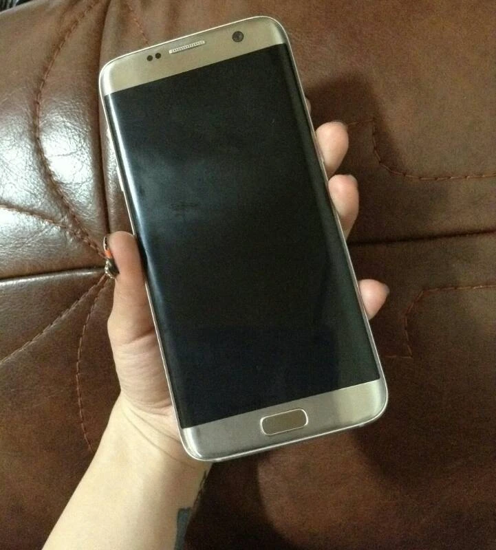갤럭시s7엣지 실버를 아이폰6s 64기가 로즈골드 이미지