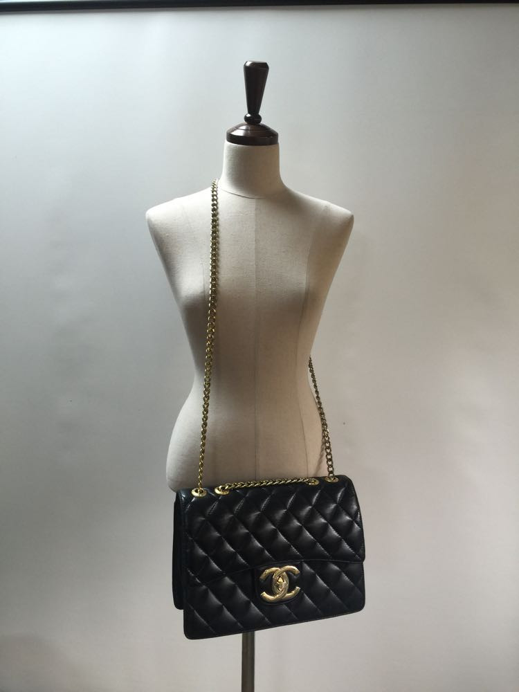 151. 샤넬 금장 더블플랩 점보체인백--1