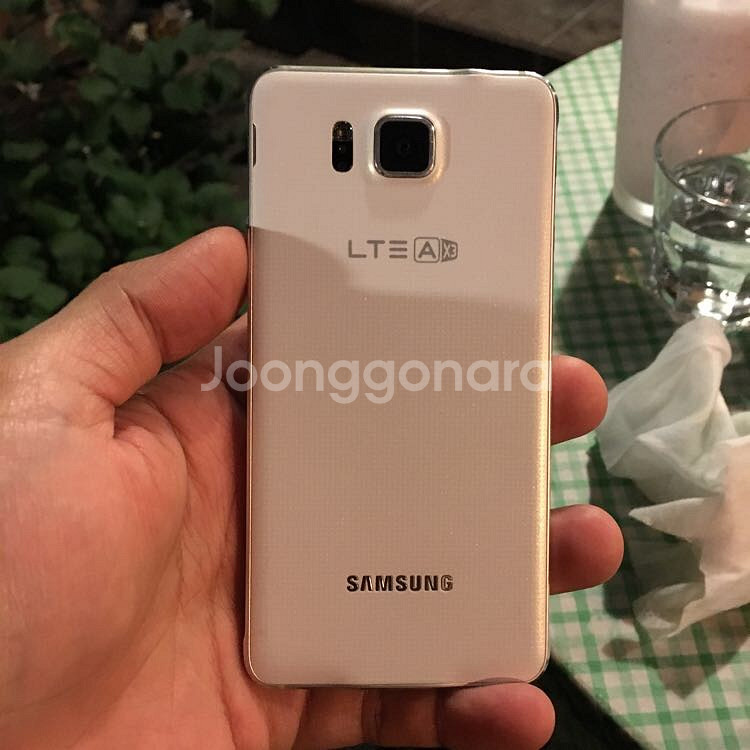 갤럭시알파 화이트 팝니다--3