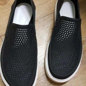 크록스 시티레인 슬립온맨 280미리 팝니다!