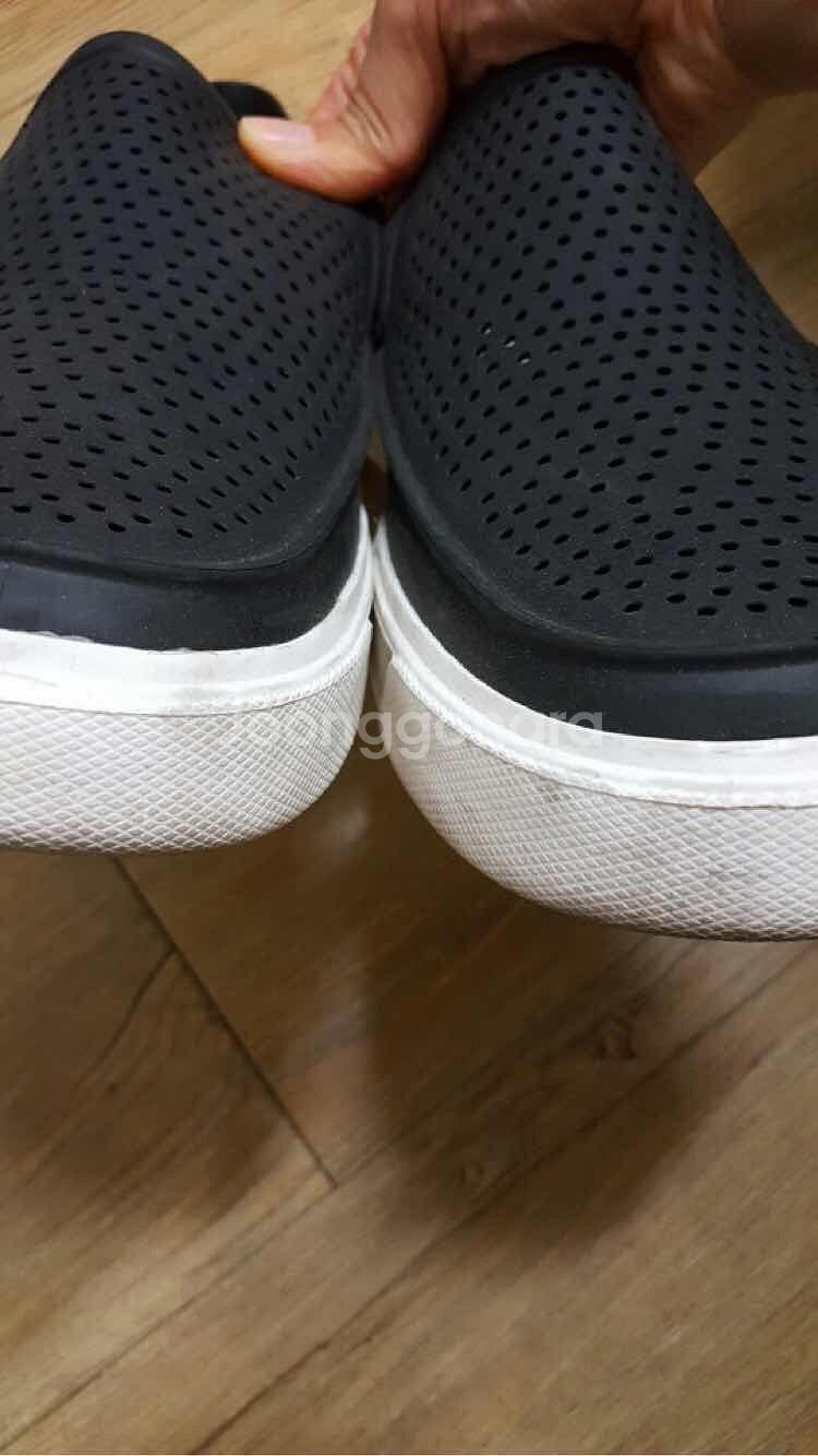 크록스 시티레인 슬립온맨 280미리 팝니다!--2