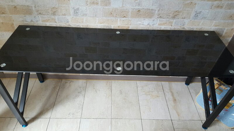 [대전] 모던 &심플한 강화유리 책상 팔아요--3