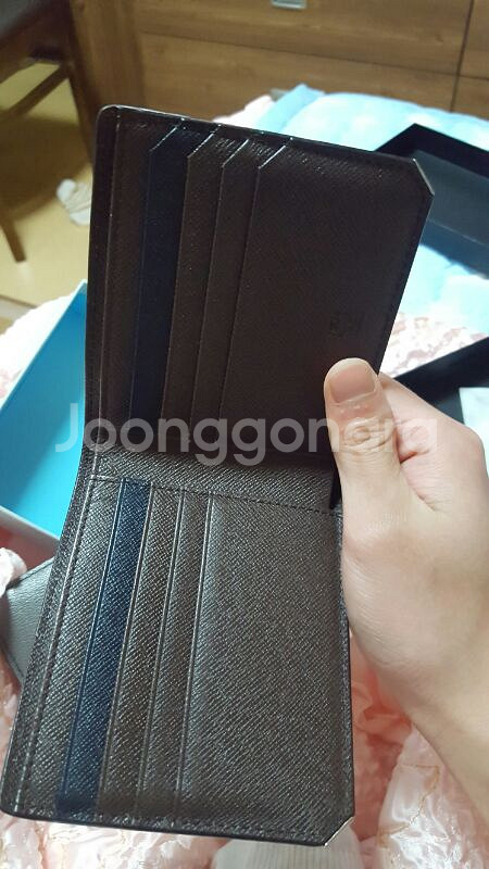 MCM 남성 반지갑 팝니다--2