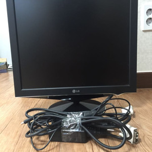 LG 19인치 모니터 팝니다