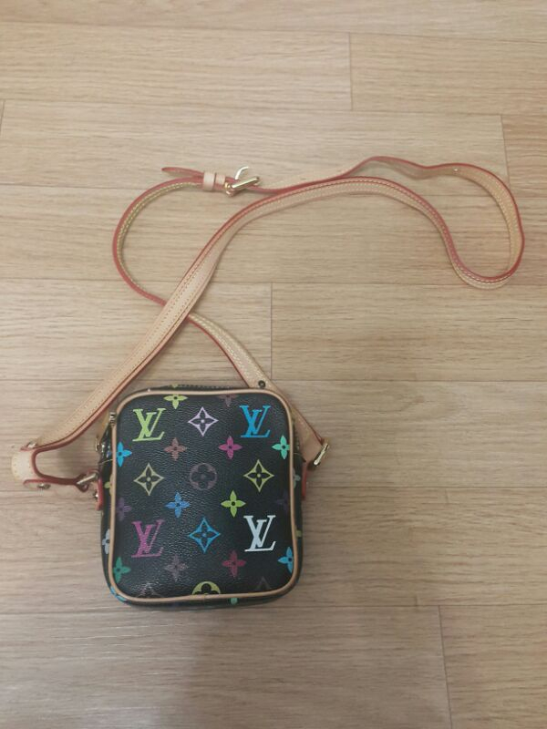 루이비통 가방 팝니다.--3