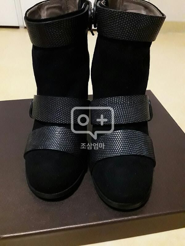 COURONNE 쿠론 블랙 가죽 스웨이드 앵클 부 이미지
