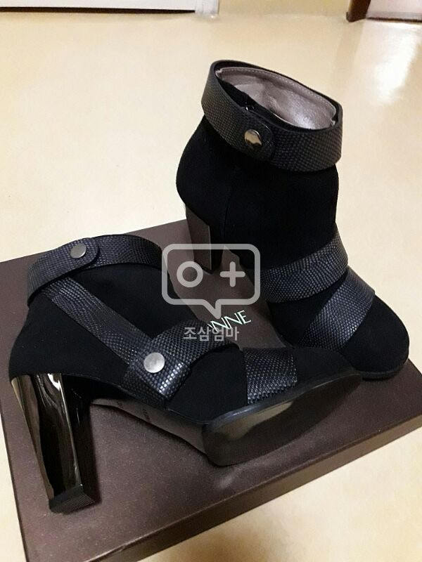 COURONNE 쿠론 블랙 가죽 스웨이드 앵클 부 이미지