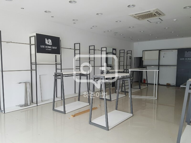 의류매장벽장집기--2