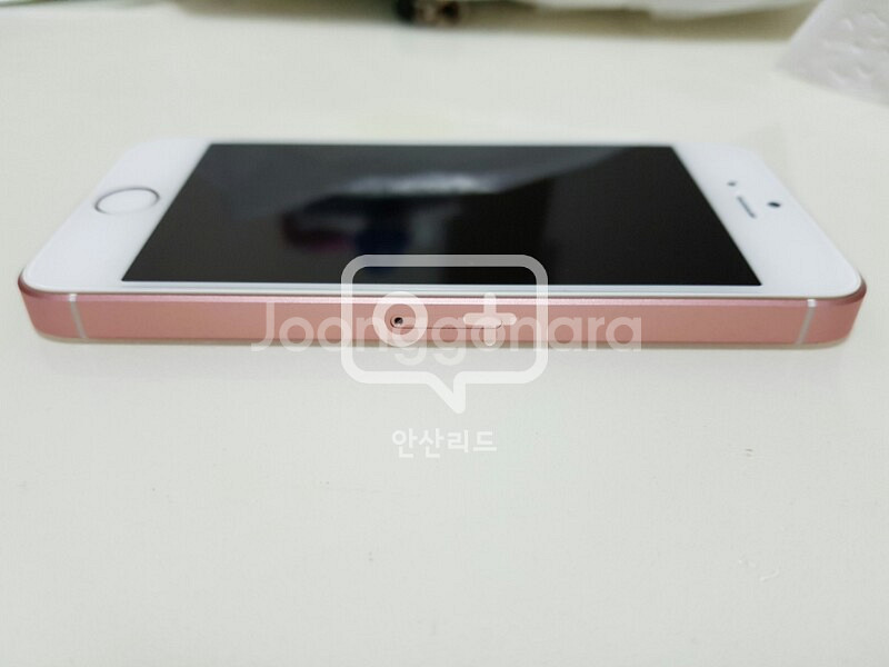 아이폰se 로골64 홍콩판 판매합니다--3