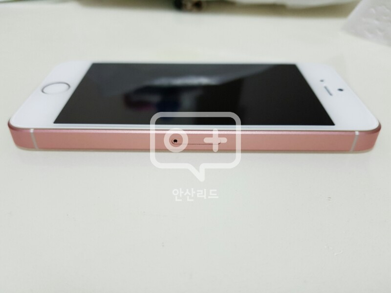아이폰se 로골64 홍콩판 판매합니다--3