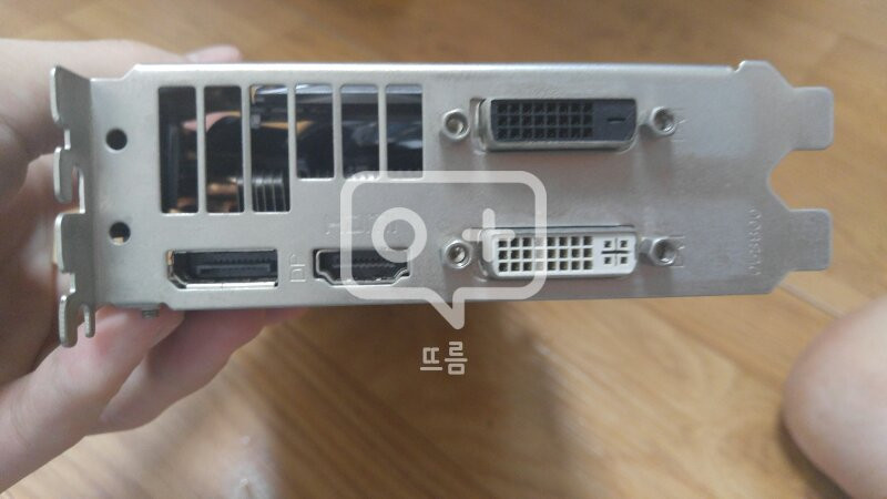 라데온 사파이어 r9 270x--2