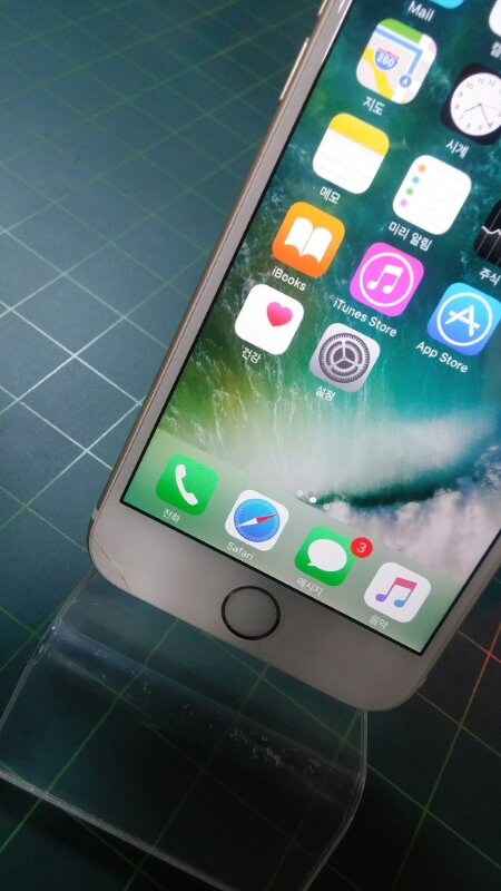 아이폰6 골드 16기가입니다.--1