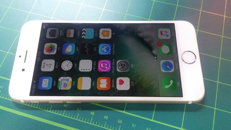 아이폰6 골드 16기가입니다.--2