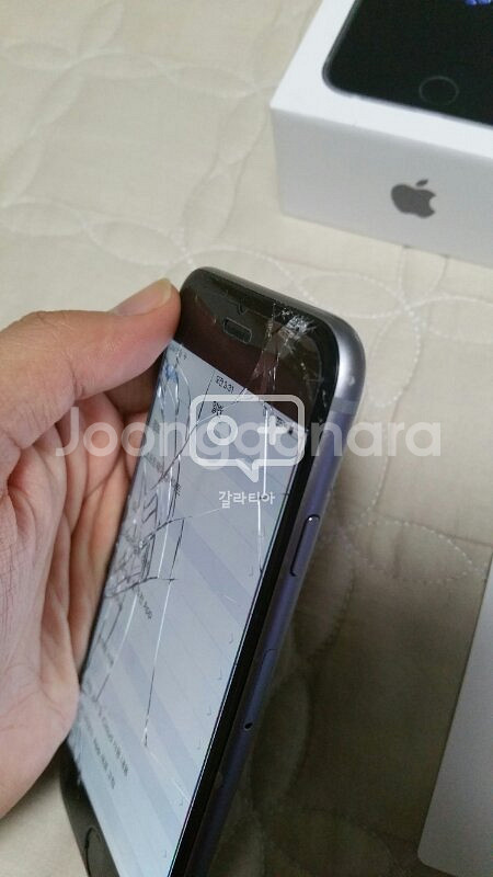 아이폰6 64G 액정깨진거 팝니다--3