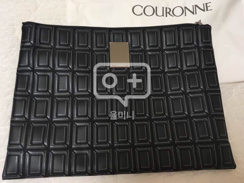 클러치 / 쿠론 쎄콰트레 아미고 / 황정음가방--1