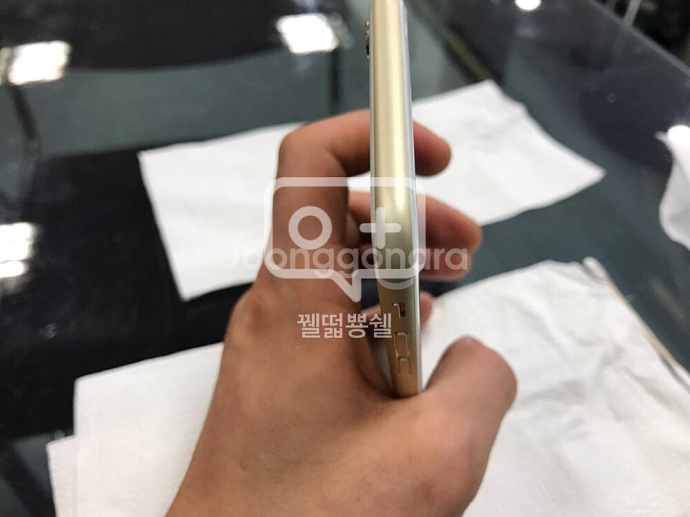 아이폰6s 골드 64기가  팝니다--3