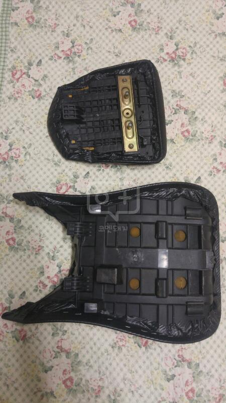 코멧 구형 안장시트(앞+뒤) 팝니다 이미지