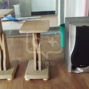 스피커와 받침대 입니다