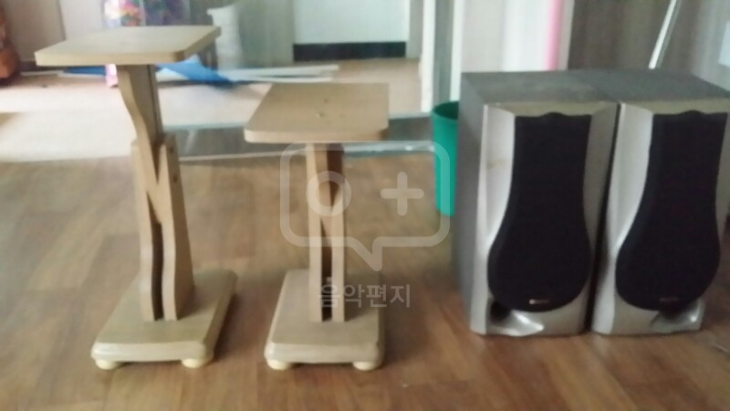 스피커와 받침대 입니다--1